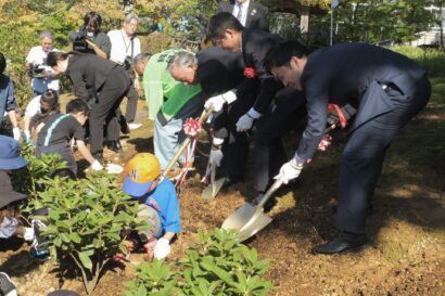 保内公園（新潟県三条市）に天皇陛下ご下賜金によるシャクナゲが植樹　地元の子どもたちや川内自動車など参加