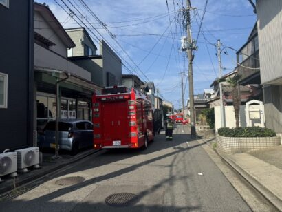 【木造住宅2階から出火】新潟市中央区沼垂東で火災発生、通行人が119番通報