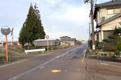 【頸椎骨折により70代男性が死亡】新潟県阿賀野市で軽乗用車が歩行者に衝突、夕暮れ時に死亡事故が発生