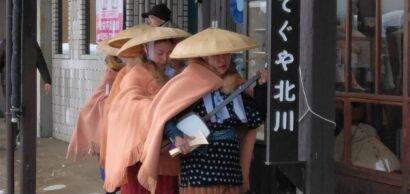 【取材レポート】雁木通りで盲目の旅芸人、高田瞽女の「門付け」（瞽女唄）の再現（新潟県上越市）